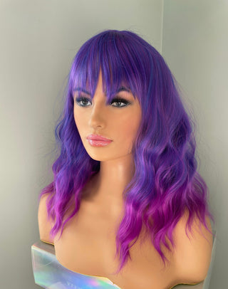 "Lydia" - Perruque Body Wave Synthétique Violet Ombre avec Frange