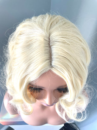 "Marilyn" - Short Blonde Hollywood Wig