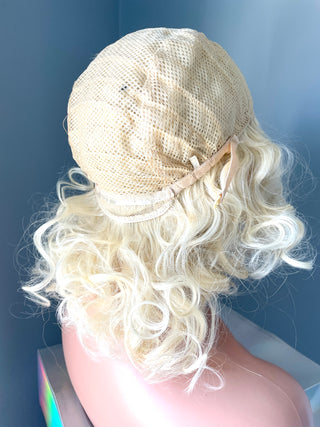 "Marilyn" - Short Blonde Hollywood Wig