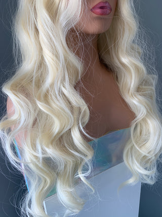 "Lisa" - Perruque longue blonde platine avec dentelle partielle
