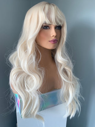 "Gwen" - Perruque synthétique longue ondulée blonde avec frange