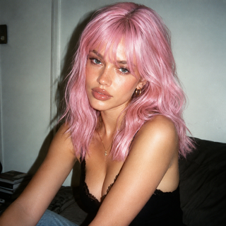"Elle" - Perruque Synthétique Courte Rose Bébé